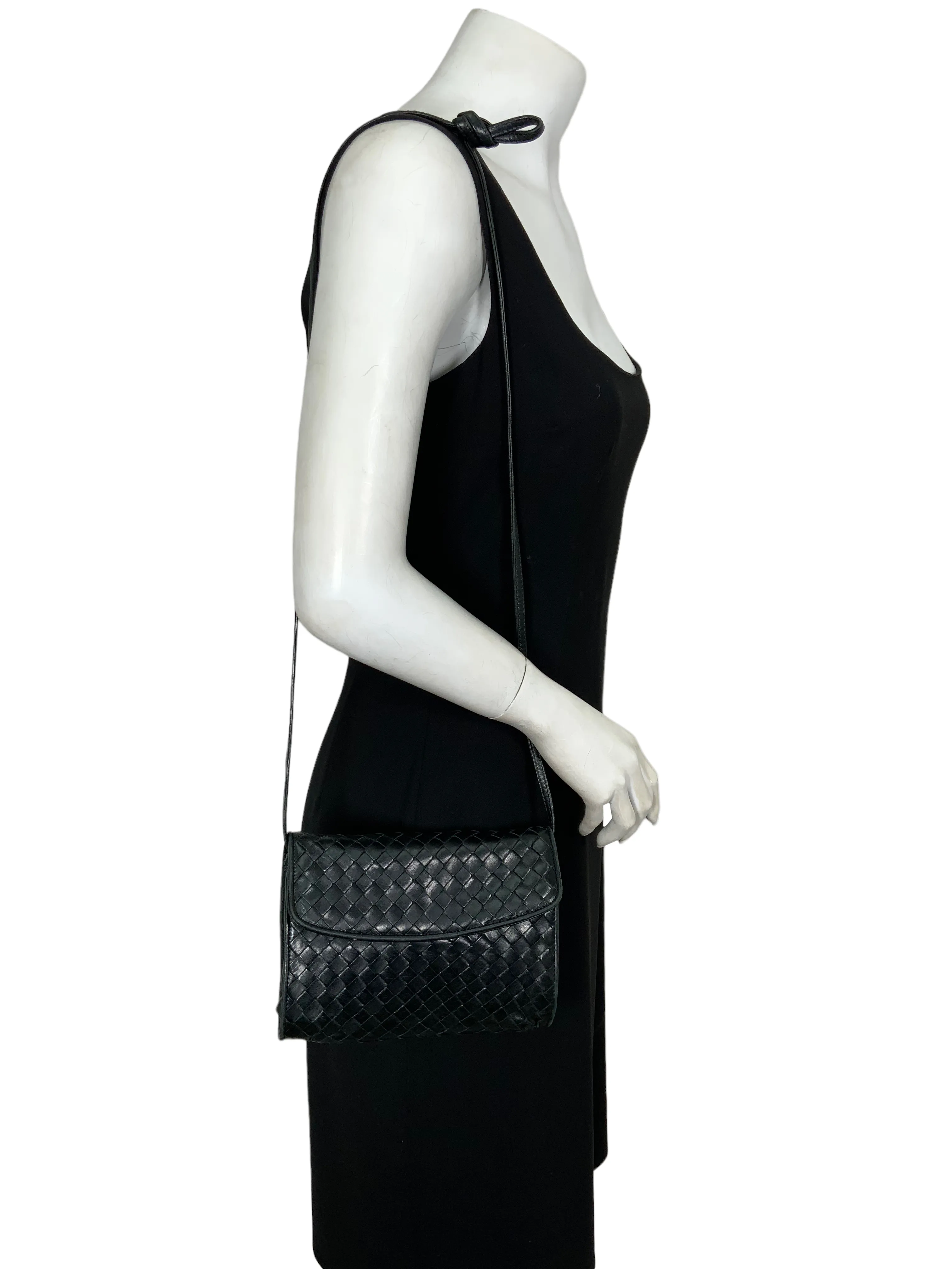 Bottega Veneta Crossbody Bag. Vintage Intrecciato Leather. Flap Design.