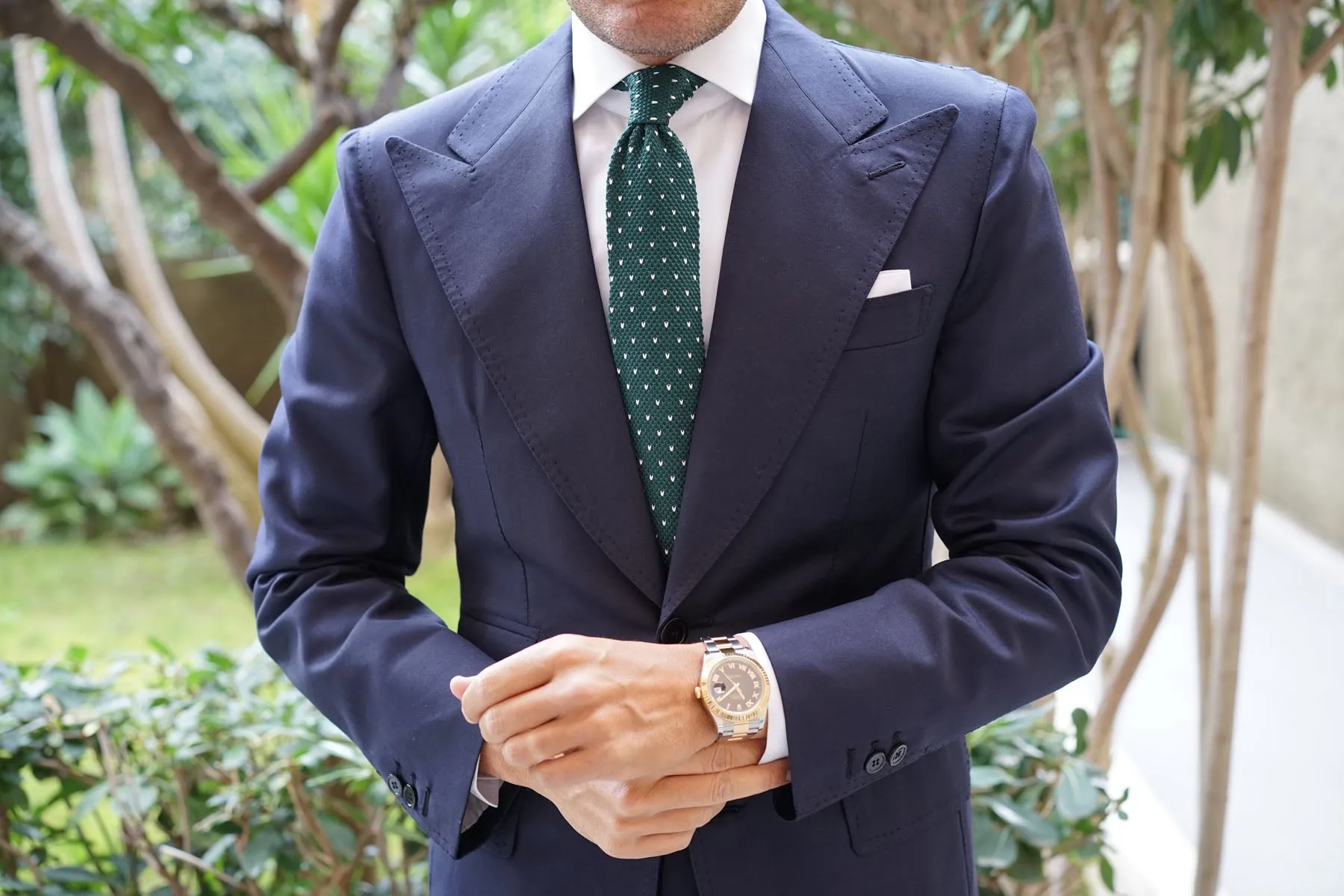 Green and white pattern knitted tie