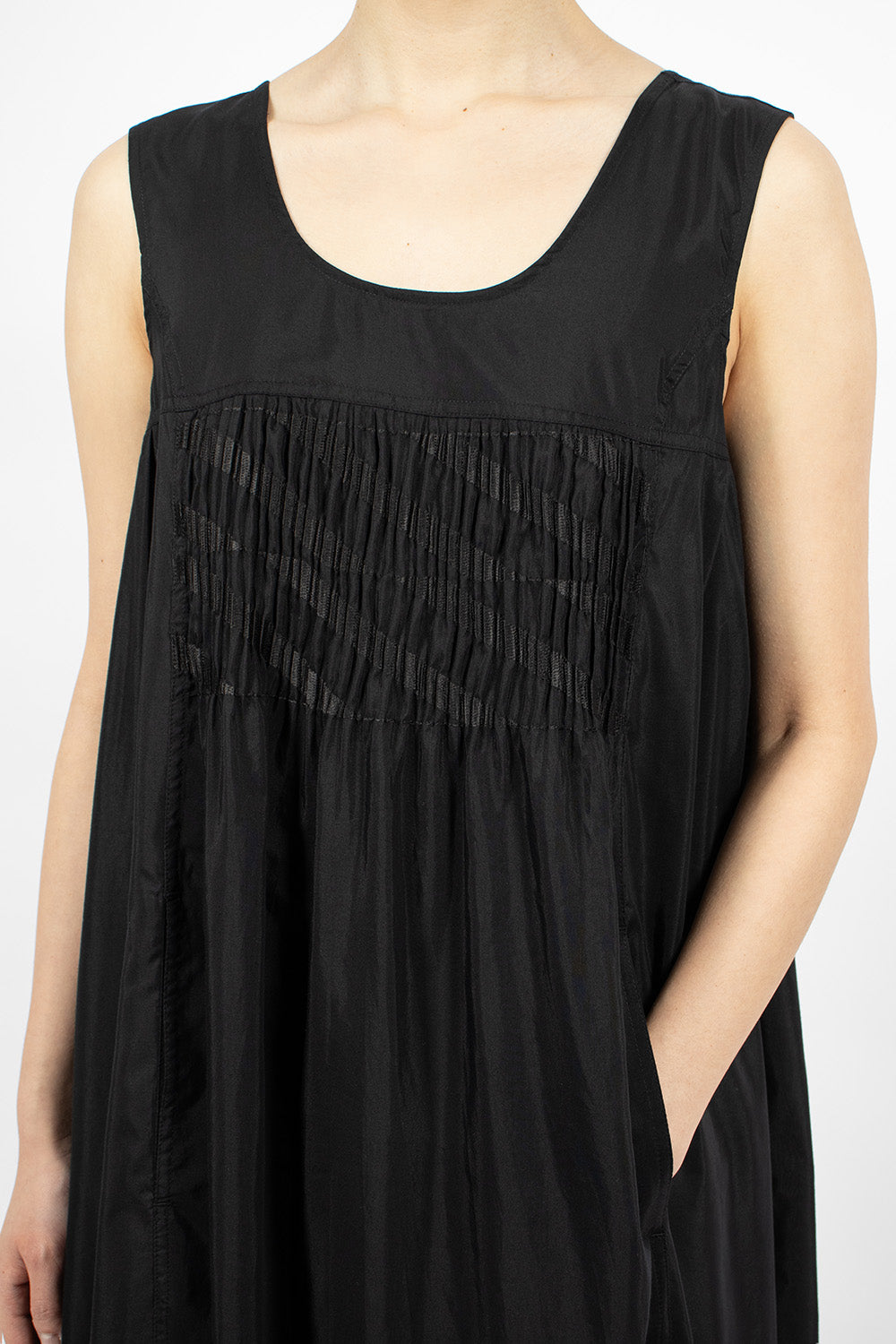 Pleated Embroidery Dress - Black