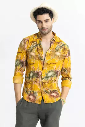 Yellow shirt with abstract ambiance