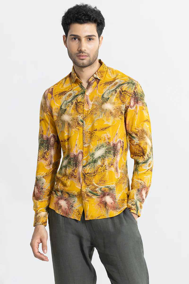 Yellow shirt with abstract ambiance